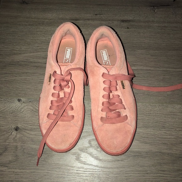 Puma Shoes - puma suede classic
